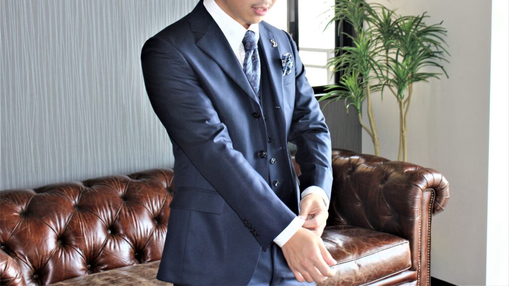 レノマ オム 光沢ストレッチ 2ボタン3ピース ビジネスセットアップスーツ 変形チェック紺タカキューの通販&mall アンドモール 三井ショッピングパーク公式通販