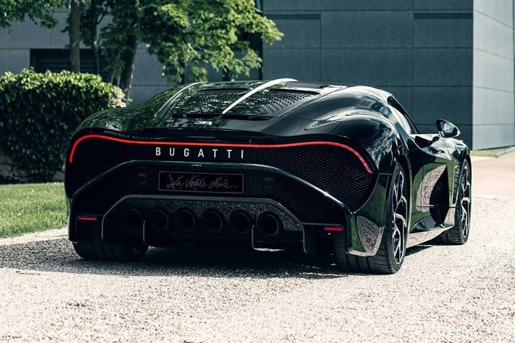 世界一高価な新車 ― ブガッティ設立110周年を祝う「La Voiture Noire 黒いクルマ 」、お値段13億8,000万円えん乗り