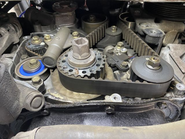 ファンベルトとは？交換時期・交換費用・切れたときの対処法発生するトラブルトラック流通センタ