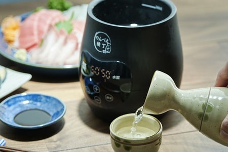 楽天市場正規品酒燗器 熱燗器 酒かん器 のんべえ横丁 飲兵衛横丁 日本酒 卓上熱燗器 電気熱燗器 酒燗機 お燗 徳利 燗酒 カップ酒ワンカップ 電気酒燗器 湯煎式 父の日 還暦祝い 退職祝い プレゼント 実用的 チロリ さけかん あつかん 三ッ谷電機 NBE-1