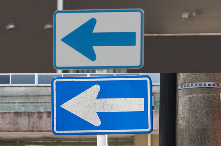 一方通行の交通標識 写真素材2736827- フォトライブラリ