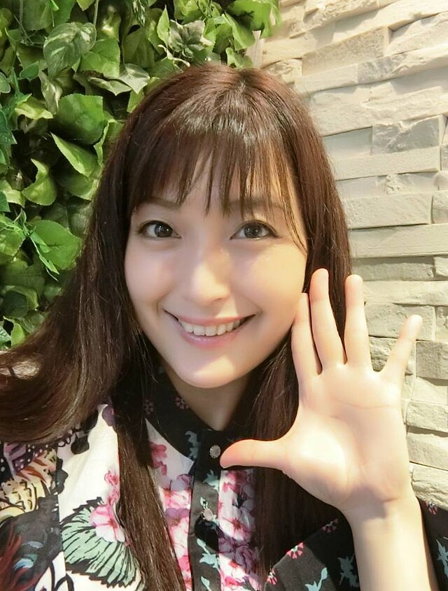 指原莉乃、美人ニューハーフに直球質問「芸能人に口説かれたことは？」 その答えは… - エンタメ