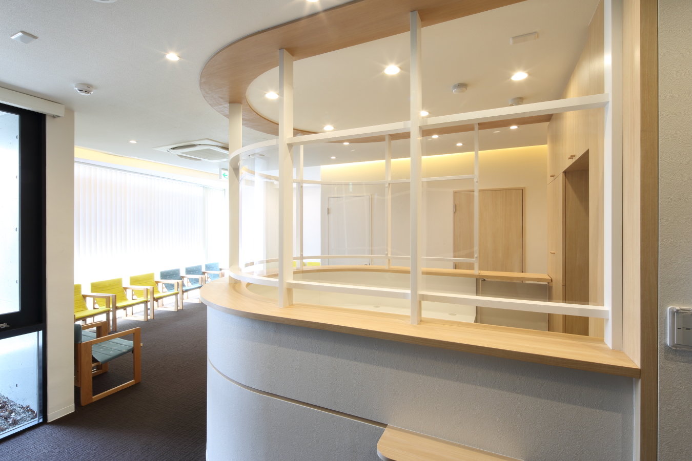 クリニックの受付カウンターの作り方患者・スタッフにあったデザインのポイント横松建築設計事務所 -YA+A商業施設・店舗・園舎・福祉施設等の建築設計事務所