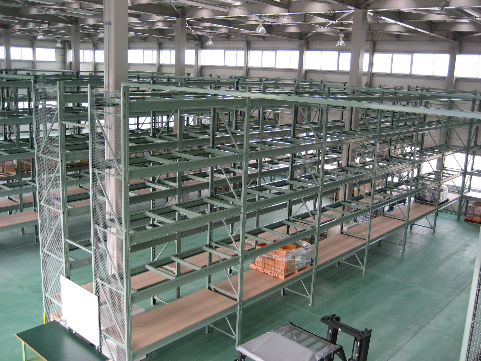 製造スチールラックについて東大阪の工場製造 スチール棚の太陽設備