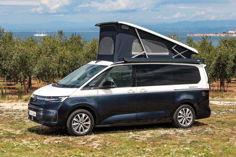 VWの新型キャンピングカー『カリフォルニア』、ティザー 間もなくコンセプトカー発表予定 - 価格.com