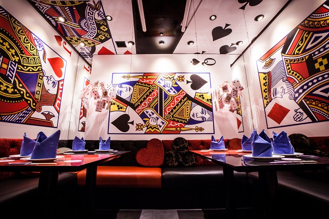 メイドだけじゃない！秋葉原のちょっと変わったコンセプトカフェに潜入調査免許と一緒に、タイムズクラブ