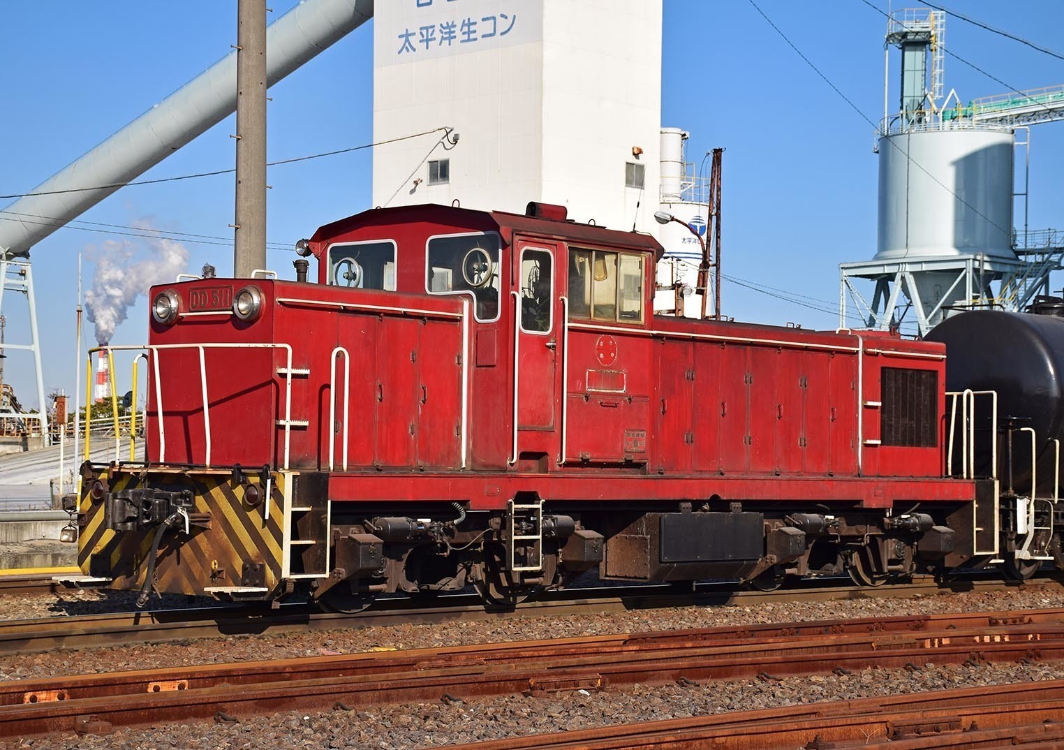 昭和四日市石油専用線の日立製スイッチャー代走終了か｜鉄道ニュース｜2018年2月3日掲載｜鉄道ファン・railf.jp