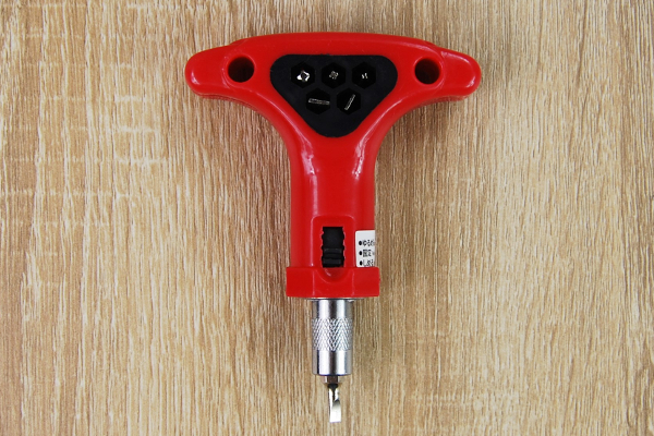 ダイソーのラチェットドライバー4畳半＋αでニート