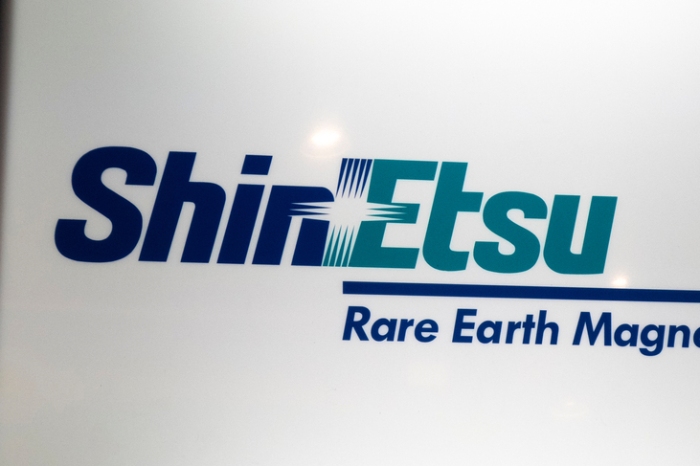 信越化学工業 4063 が株式分割した背景とは？今後の影響と急落による株価の見通しいまから投資