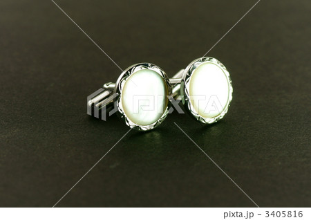 カフス」とは？種類や正しいつけ方をチェック！オーダースーツのONLY