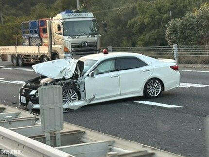 パトカーのシフトレバーがドライブに・ 路線バスと接触する事故 1人でパトロール中の警察官は車外に出ていて気付かずTBS NEWS DIG