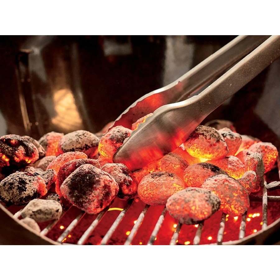 Weber流🔥最高に美味しいステーキの焼き方 Weber Traveler®で誰でも簡単に プロ級のステーキを焼くことができます！焼き方は至ってシンプル✨ ポイントは焼く時に絶対「蓋を閉める」こと💡 グリルアカデミーでも教えています。 この夏はWeberTravelerで最高のステーキを