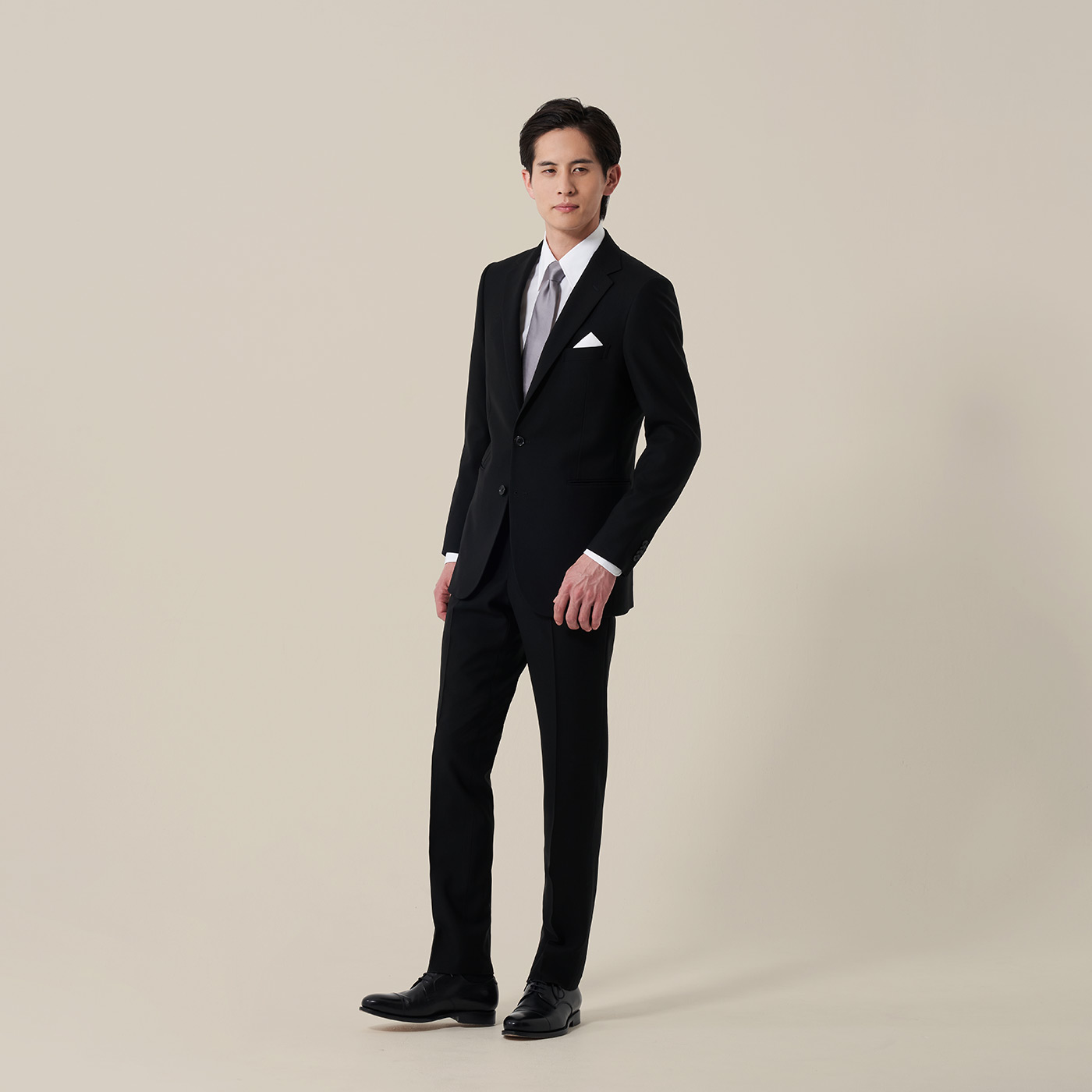 黒スーツに合うネクタイ クールコーデを徹底解説 2024年改定