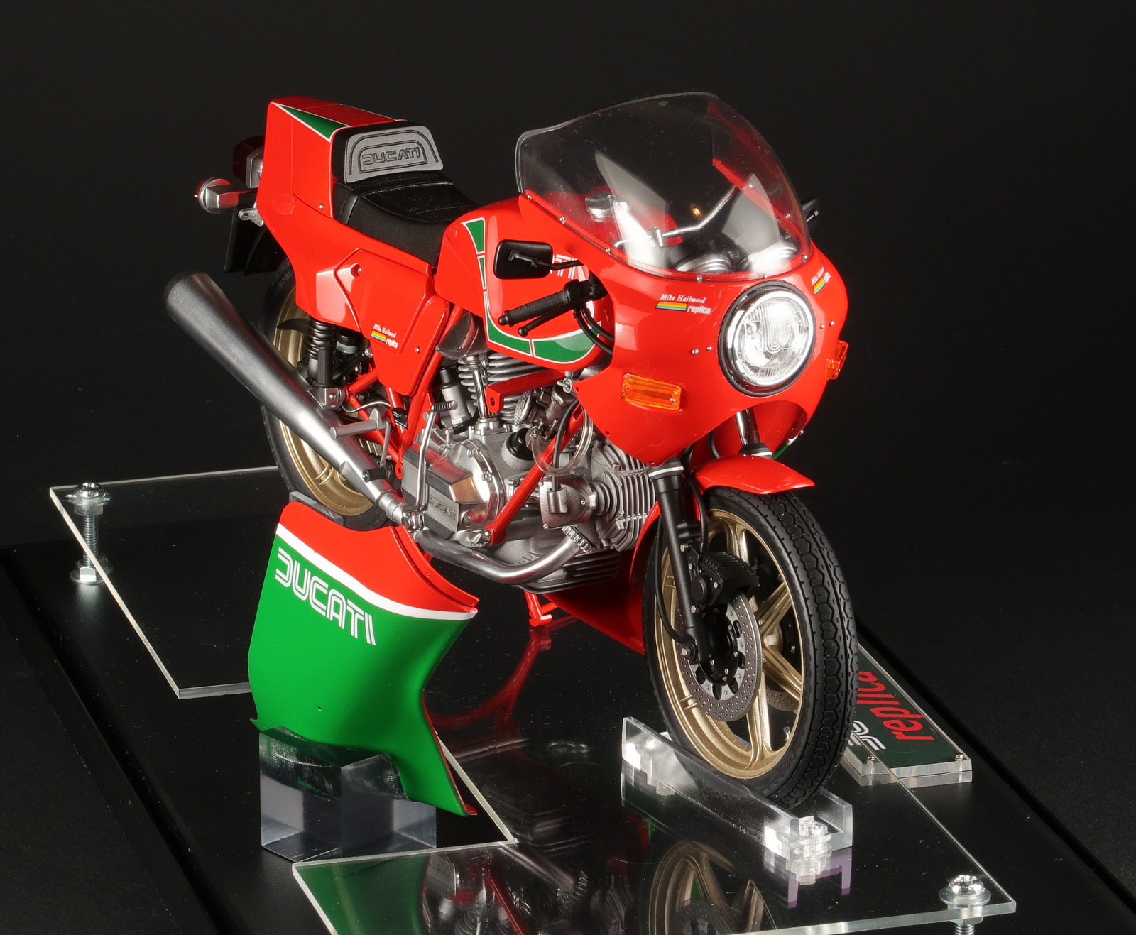 マイク・ヘイルウッドのドゥカティ900TT1。でぃーぷ ☆ パーポ