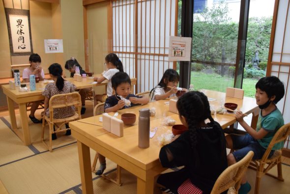 子どもを中心にヒト・モノ・コトが交わるこども園～渋谷東しぜんの国こども園 small alley 訪問レポート～