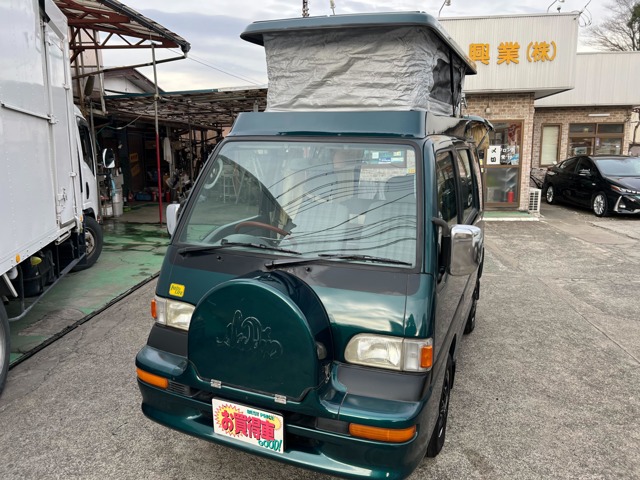 スバル初の3列シート車・ドミンゴは軽のボディで余裕の７人乗り JCCAニューイヤーミーティング2019clicccar.com