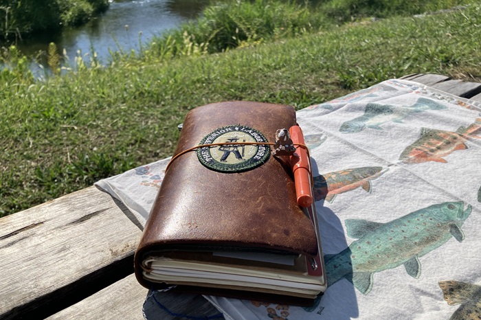 トラベラーズノートを一度断念した私が再び使い始めた理由 豊富なリフィルと絶妙なサイズ - 文具の木の実