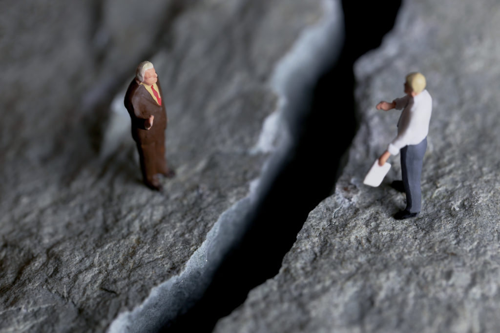 長靴を履いた足元を見る女性 写真素材1030729- フォトライブラリ