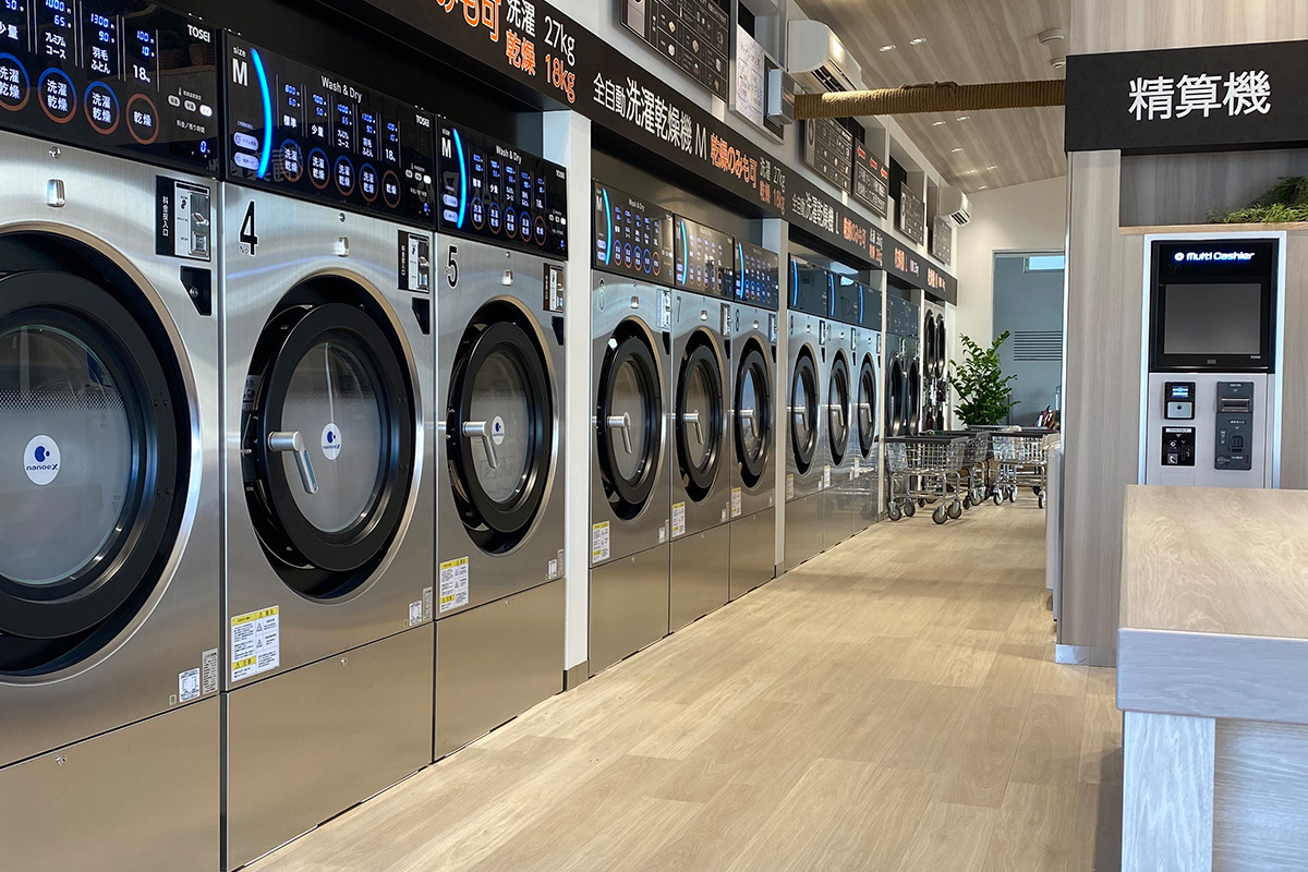 コインランドリー、おしゃれな進化 カフェやエステ併設「待ち時間を有意義に」 : 読売新聞