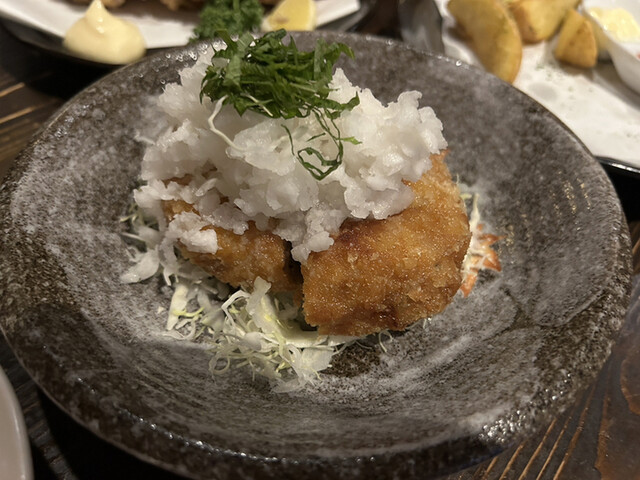 水戸市にある陽菜田（ひなた）は地酒と創作納豆料理が楽しめる居酒屋です。写真は納豆チヂミ、納豆オムレツ、そして納豆メンチ。その他にも刺身やつくば茜鷄など、茨城の美味しいものが味わえます。  #ヒミツのイバラキ #茨城