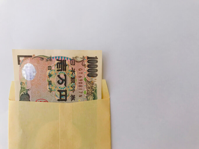 封筒にお金を入れて渡すときのマナーを徹底解説! 金額や表書きの書き方を紹介マイナビニュース