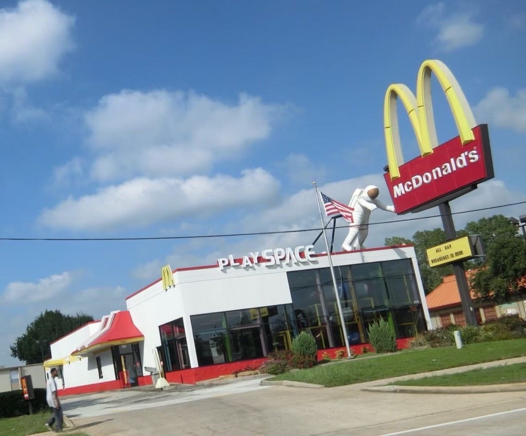 マクドナルドの第1号店はどこにある？ここでしか食べられない絶品アップルパイの秘密@DIME アットダイム