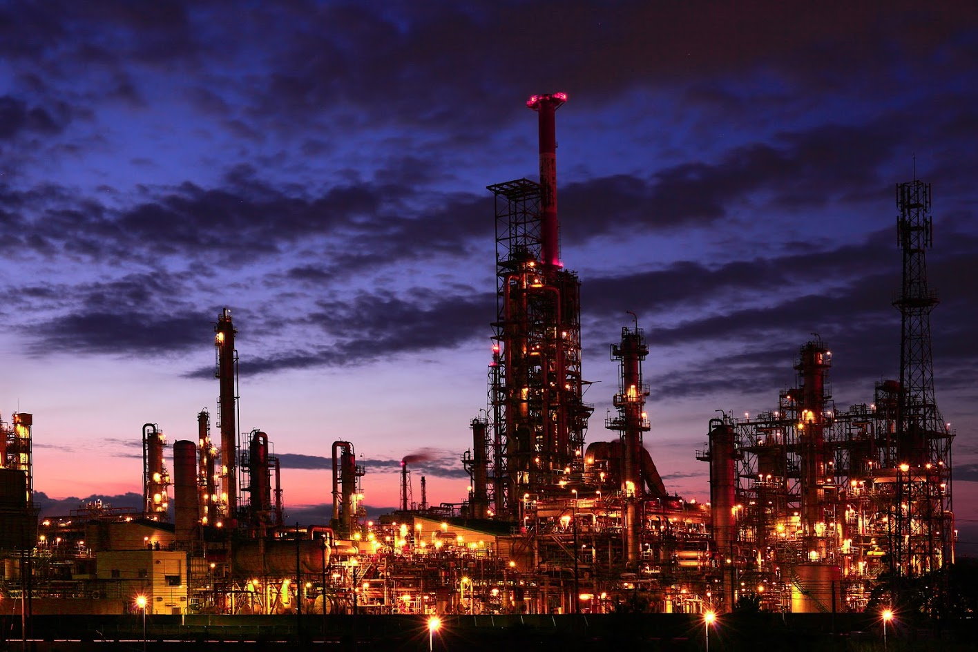 四日市コンビナート 工場夜景 10922001802 の写真・イラスト素材アマナイメージズ