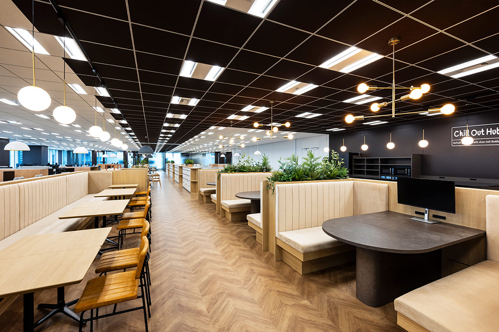 ファミレス席を導入したオフィス事例5選！導入する際のポイントやメリット・デメリットも紹介オフィスコラム株式会社オリバー Place2.5