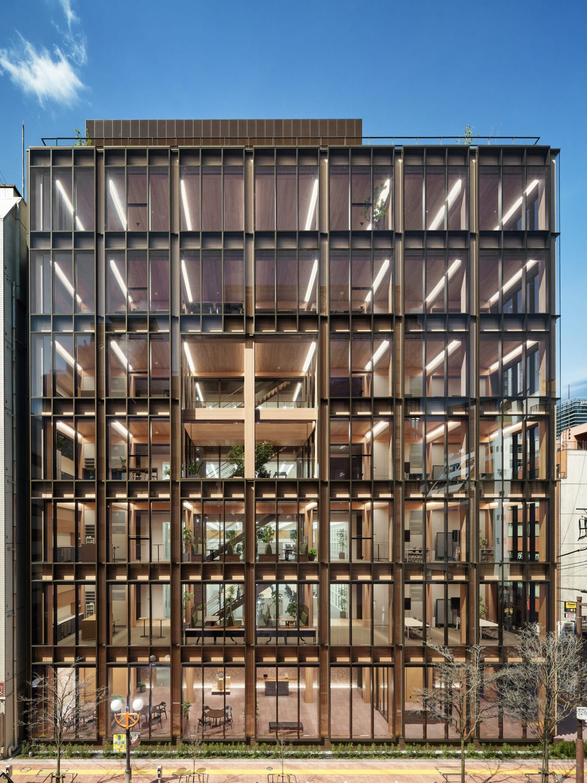 御成門駅近くに鹿島建設による超高層オフィスビル！地上19階、高さ96m「 仮称 御成門計画新築工事」の既存建物解体状況 2023.7.3:超高層マンション・超高層ビル