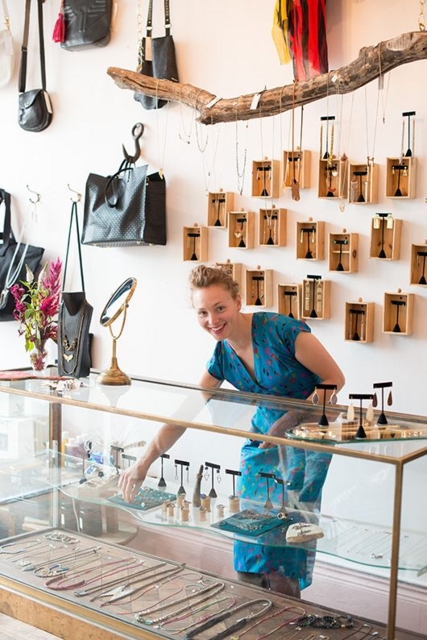 お店や施設の「提案力」を補完するディスプレイ・店舗装飾福岡 店舗ディスプレイ装飾・販促企画・デザイン制作 有限会社次元クリエイト