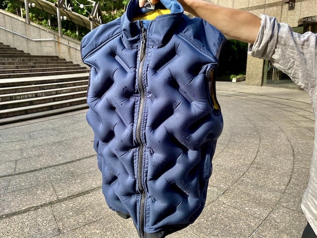 ワークマンの“着る風船”、「空気ベスト」が斬新で暖かい ポンプ標準装備 - ITmedia NEWS