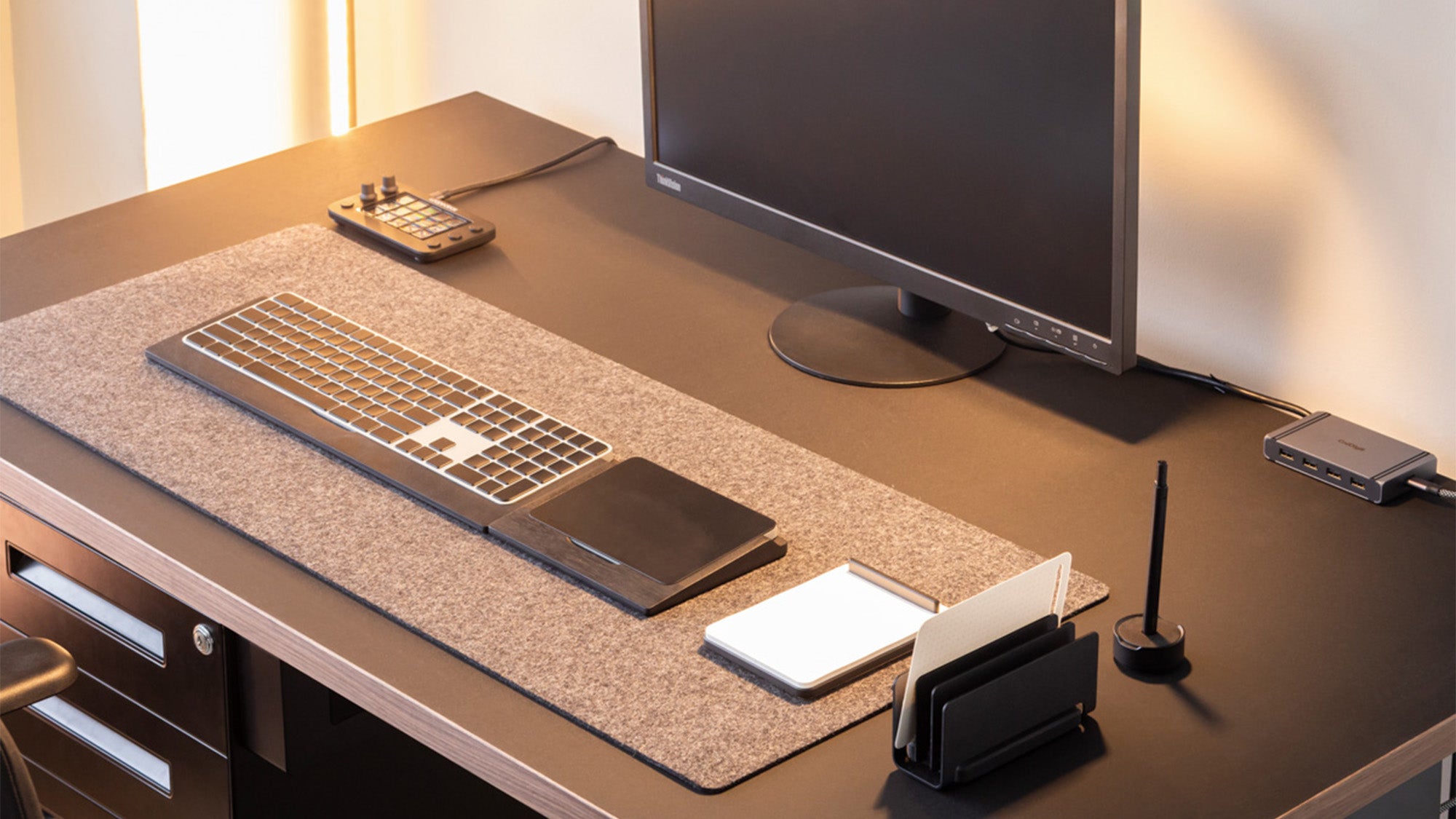 デスクツアー ガジェットブロガーのPCデスク周り晒し！愛用している作業環境を紹介LAFFIC ラフィック