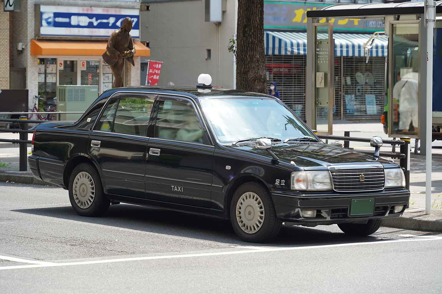 クラウンタクシー 自動ドア取付グーネットピット