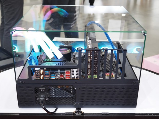 LIAN LI PCケース 自作PCベンチ台