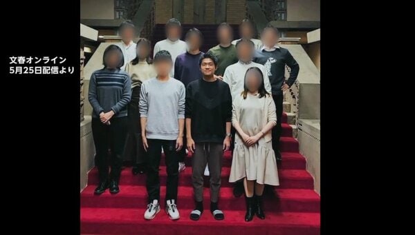 岸田首相一族が首相公邸で大ハシャギ 「階段寝そべり」写真と翔太郎秘書官の「閣僚ひな壇」撮影文春オンライン