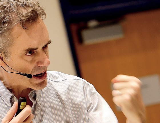 ジョーダン・ピーターソンがイースター・ヴィジルに出席。そこで彼の妻タミーがカトリック教会に迎え入れられました。彼女は末期の腎臓がんから説明のつかない回復を遂げた後、改宗しました。これは聖母マリアの奇跡だと彼女は考えています。友人が毎日彼女を訪ねて