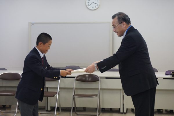 嫌パン 缶バッジ 市川凛