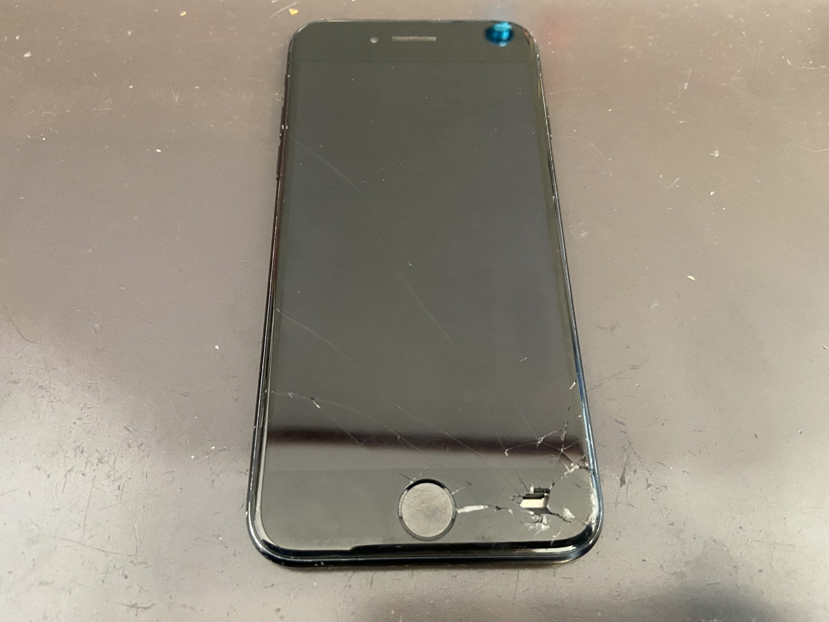 スマホ画面に浮きが出たら修理が必要？値段は？応急処置や直し方はどうする