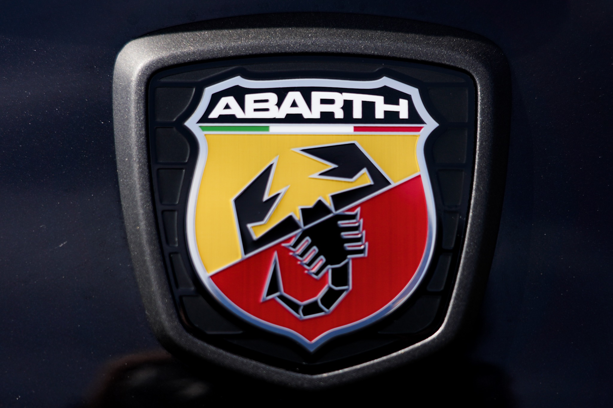 馬のエンブレムに秘められた理由を解説 ポルシェ・フェラーリ・マスタング車ブランドに多い動物ロゴの由来も探るエスクァイア日本版