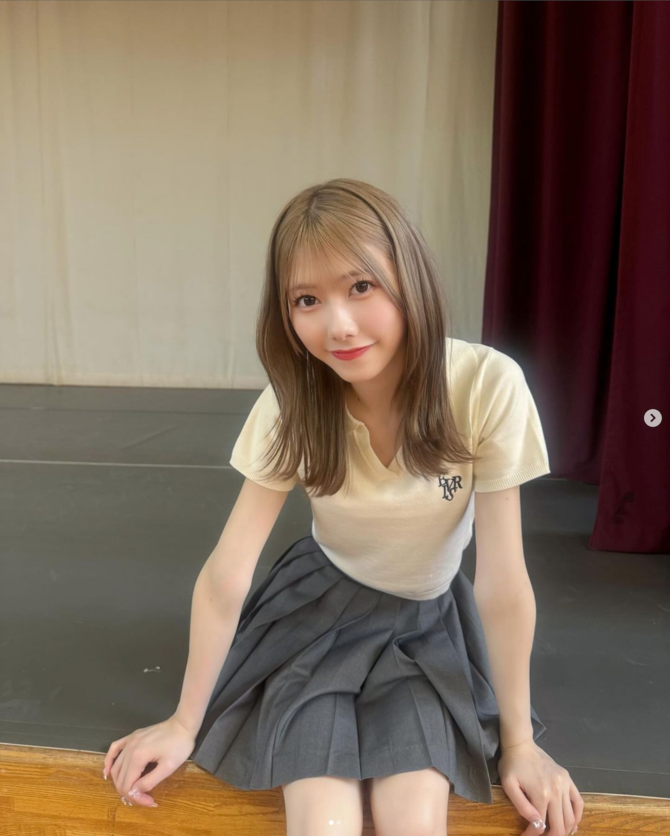 AKB小嶋真子（１８）の足が太すぎるのか？（中央）AKB千葉恵里（１２） - Yahoo!知恵袋