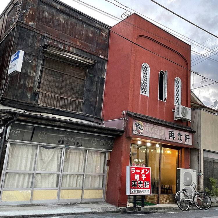 daikihosaka | 横浜中華街が特に面白くなるのは深夜 22時くらいから『営業中』の店は『準備中』へと変わり 