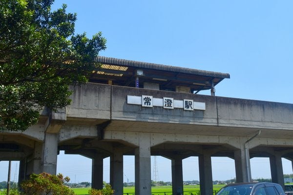 水戸市 鹿島臨海鉄道大洗鹿島線「常澄駅」－「大洗駅」間水田地帯を走る列車 |