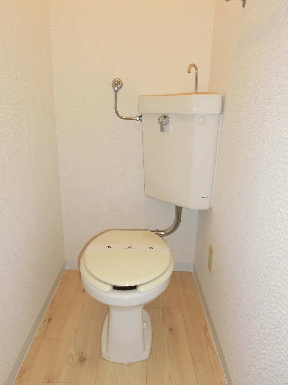 隅付トイレタンク水道水漏れ修理 TOTOボールタップ取り換え交換アクアドクター トイレ詰まり・排水管高圧洗浄の水道業者
