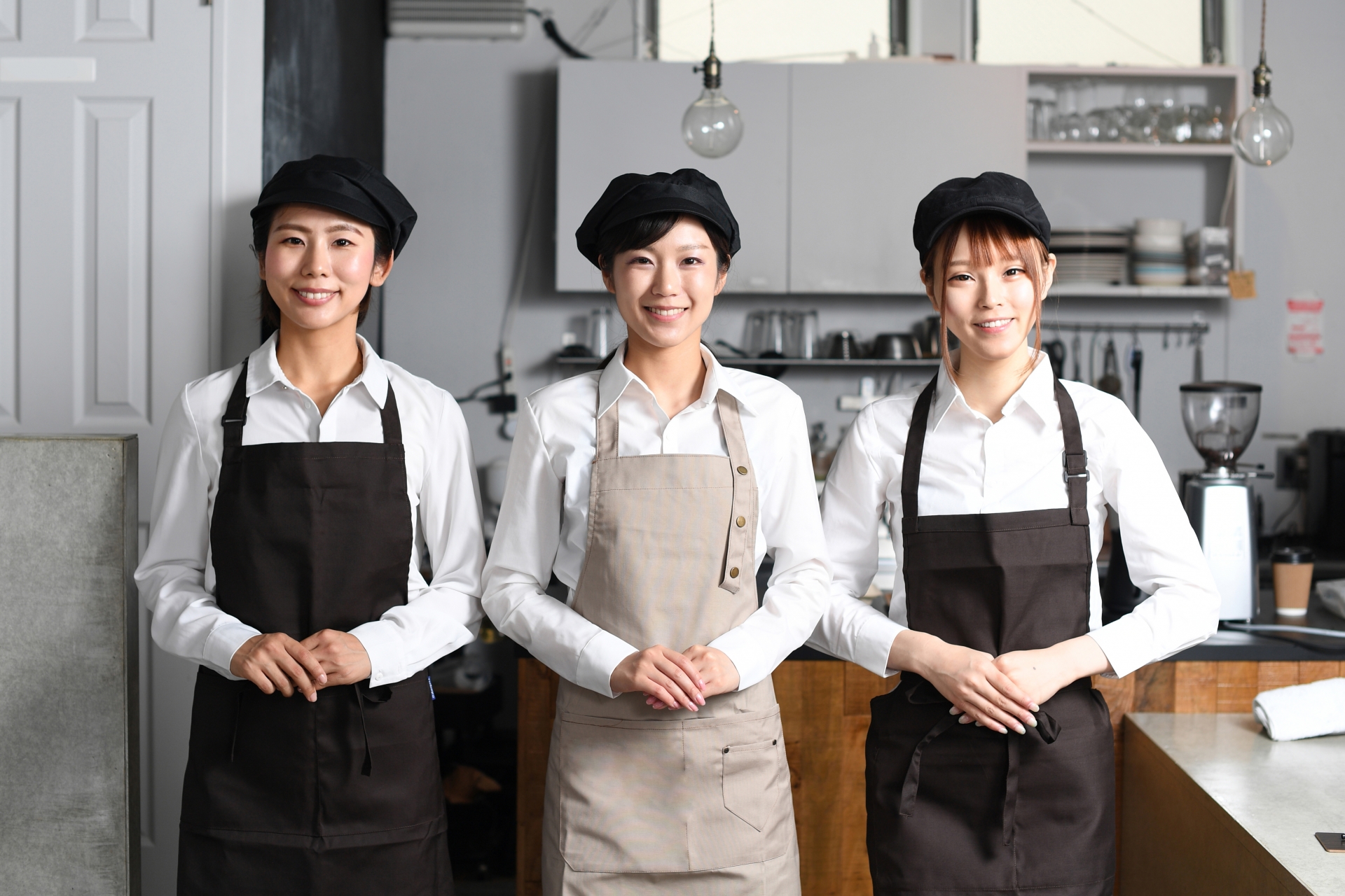 リピーターを増やす飲食店の接客方法とは？好印象を持たれる接客作法を紹介