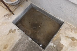 水溜まりを解消 土間工事