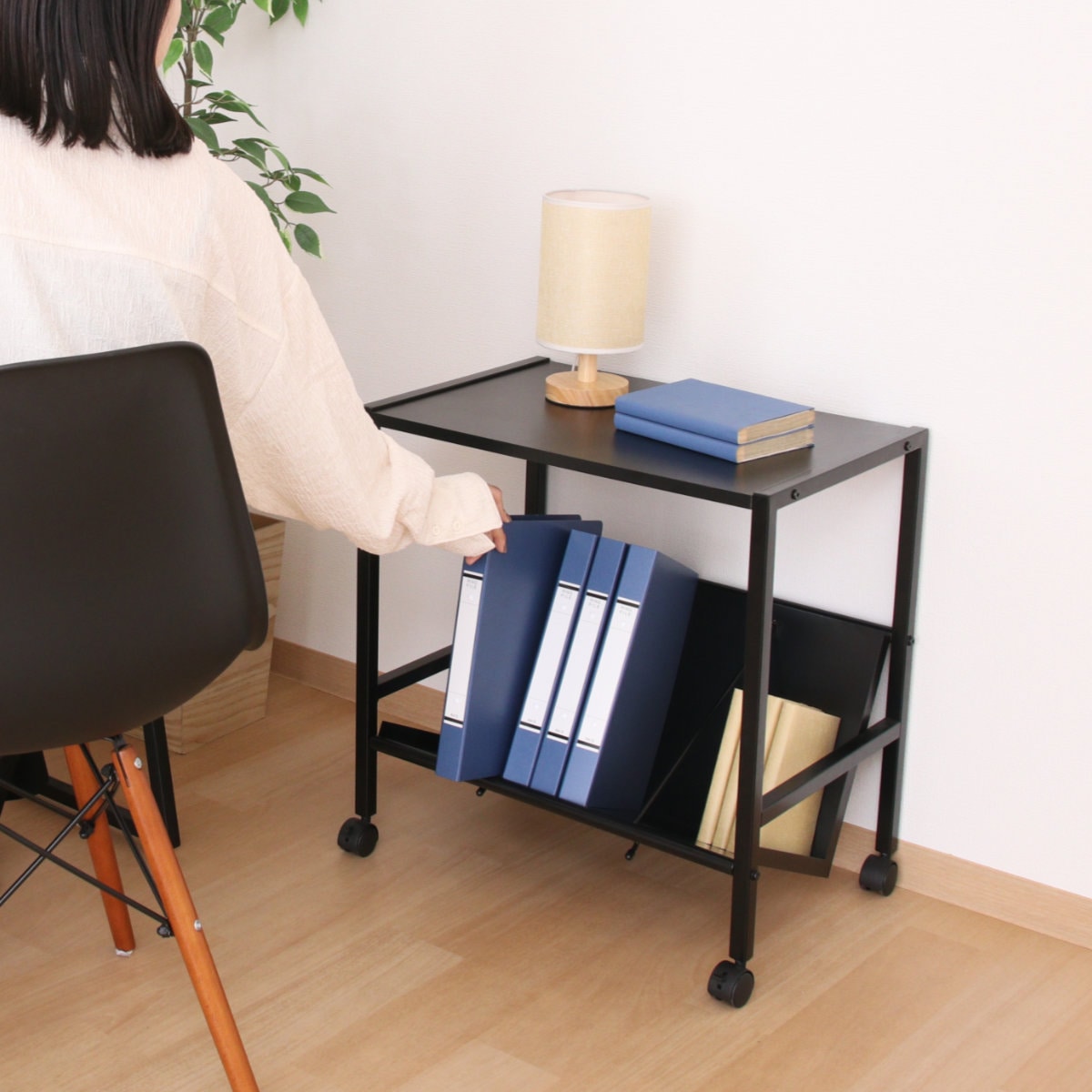 ファイルワゴン 幅55cm 3段 キャスター付ワゴン A4対応 書類 ファイル 収納 ブックエンド付 ファイルラック 棚 ラック 斜め 本棚机下 ブラック A4