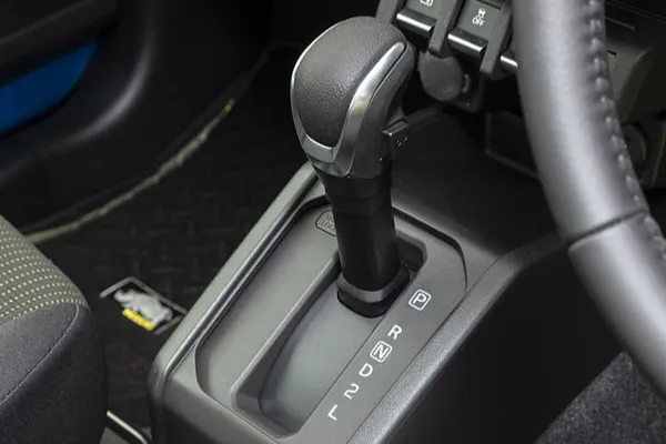 オートマチック車 AT車 の発進の仕方車を上手く運転しちゃおう