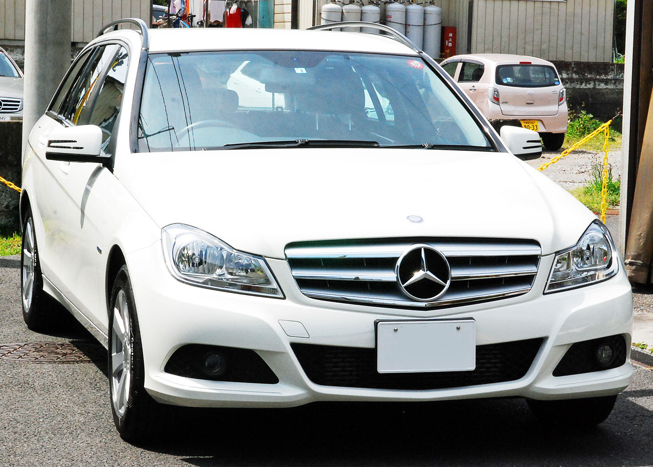 ベンツE クラス 中古クーペ赤内装白の認定中古車情報 ヤナセ ＹＡＮＡＳＥ