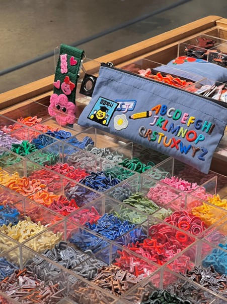 韓国発でZ世代に流行 ベースと小物合わせプレス「ワッペン作り」自分のオリジナルグッズが作れると人気に東海テレビNEWS