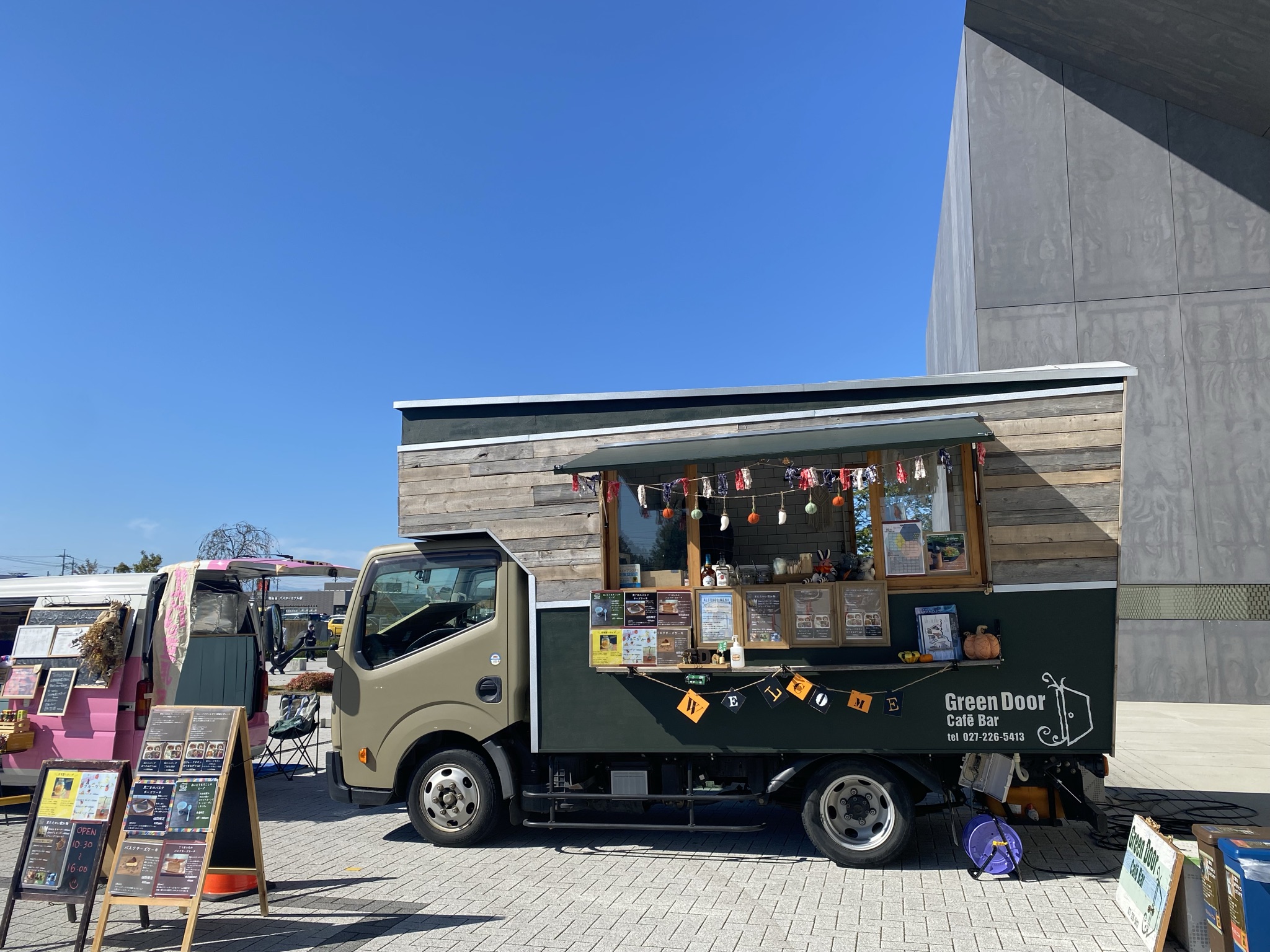 新品 キッチンカー 移動販売車 改造可能 キッチントレーラー ベース車両移動販売車 フードトラック 訳あり 限定車 短納期 ブラック 全国OK :アロバスSHOP - 通販 - Yahoo!ショッピング